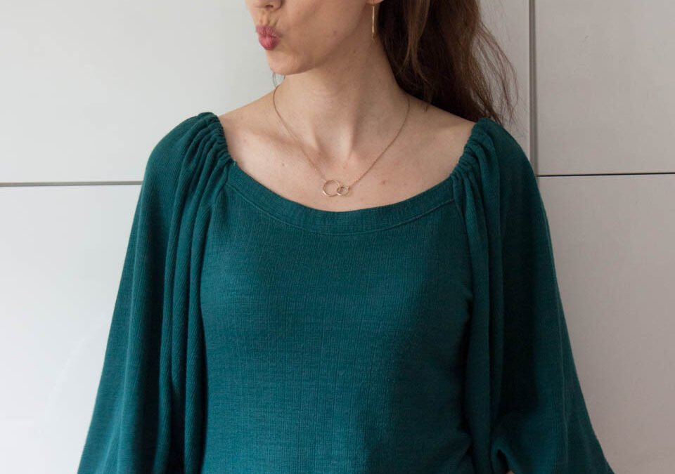 Großer Auftritt für weite Ärmel – Adrienne Blouse von Friday Pattern